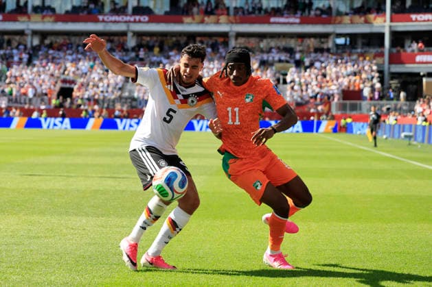 Leksandar Pavlovic (L) of Germany battles for the ball with Yan Diomande (R) of Ivory Coast in a Group E match of the 2026 FIFA World Cup, WM, Weltmeisterschaft, Fussball between Germany and Ivory Coast at BMO Stadium in Toronto, Canada, 20 June 2026. FIFA World Cup 2026 - Group E - Germany vs. Ivory Coast !ACHTUNG: NUR REDAKTIONELLE NUTZUNG!  Copyright: xBienvenidoxVelascox GR6368 20260620-55020660320_1