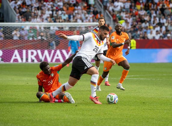 Fußball, Herren, FIFA World Cup, WM, Weltmeisterschaft, Fussball 2026, Spiel in Toronto (Gruppe E, 2. Spieltag), Deutschland - Elfenbeinküste, v. l. Christ Inao Oulai (Elfenbeinküste), Deniz Undav (Deutschland), 20.06. 2026,