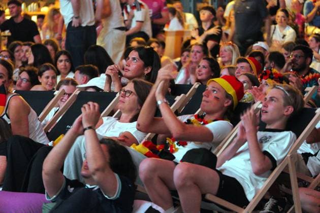 20.06.2026, Berlin - Deutschland. Fußball-WM der Männer, Deutschland vs Elfenbeinküste, Public Viewing im Sony Center. *** June 20, 2026, Berlin, Germany