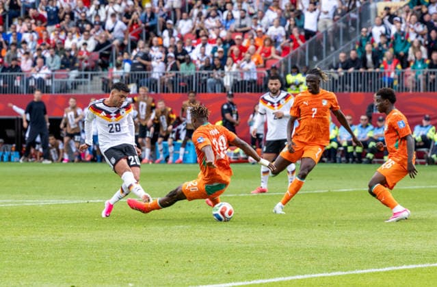 Fußball, Herren, FIFA World Cup, WM, Weltmeisterschaft, Fussball 2026, Spiel in Toronto (Gruppe E, 2. Spieltag), Deutschland - Elfenbeinküste, v. l. Nadiem Amiri (Deutschland), Emmanuel Agbadou (Elfenbeinküste), Odilon Kossounou (Elfenbeinküste), Christ Inao Oulai (Elfenbeinküste), 20.06. 2026,