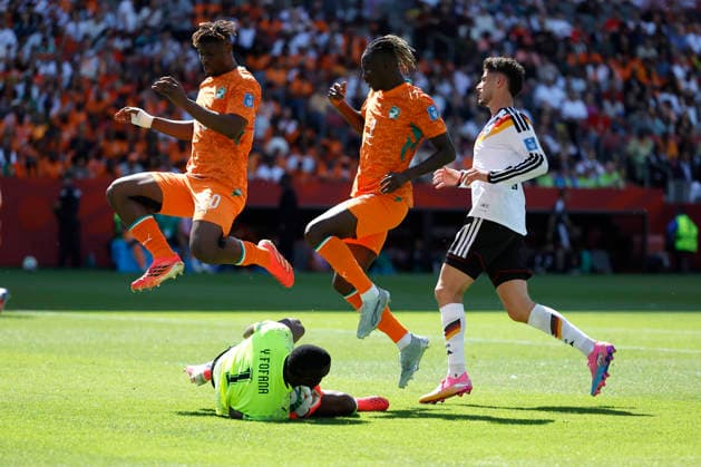 Kai Havertz (R) of Germany battles for the ball with Emmanuel Agbadou (L), Odilon Kossounou (C), and Yahia Fofana of Ivory Coast in a Group E match of the 2026 FIFA World Cup, WM, Weltmeisterschaft, Fussball between Germany and Ivory Coast at BMO Stadium in Toronto, Canada, 20 June 2026. FIFA World Cup 2026 - Group E - Germany vs. Ivory Coast !ACHTUNG: NUR REDAKTIONELLE NUTZUNG!  Copyright: xBienvenidoxVelascox GR6323 20260620-55020660421_1