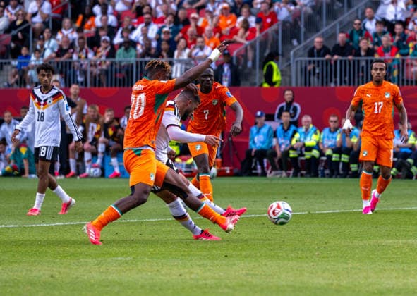 Fußball, Herren, FIFA World Cup, WM, Weltmeisterschaft, Fussball 2026, Spiel in Toronto (Gruppe E, 2. Spieltag), Deutschland - Elfenbeinküste, Deniz Undav (Deutschland) erzielt das Tor zum 2:1 gegen Emmanuel Agbadou (Elfenbeinküste), 20.06. 2026,