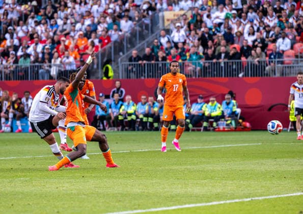 Fußball, Herren, FIFA World Cup, WM, Weltmeisterschaft, Fussball 2026, Spiel in Toronto (Gruppe E, 2. Spieltag), Deutschland - Elfenbeinküste, Deniz Undav (Deutschland) erzielt das Tor zum 2:1 gegen Emmanuel Agbadou (Elfenbeinküste), 20.06. 2026,