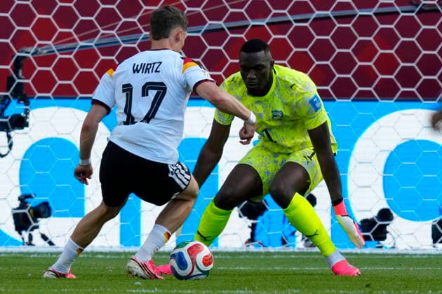 June 20, 2026, Toronto, On, CANADA: Germany s Florian Wirtz (17) tries to score past Ivory Coast goalkeeper Yahia Fofana (1) during the first half of a World Cup Group E soccer match, in Toronto, on Saturday, June 20, 2026. Canada News - June 20, 2026  - ZUMAc35_ 20260620_zaf_c35_103 Copyright: xFrankxGunnx