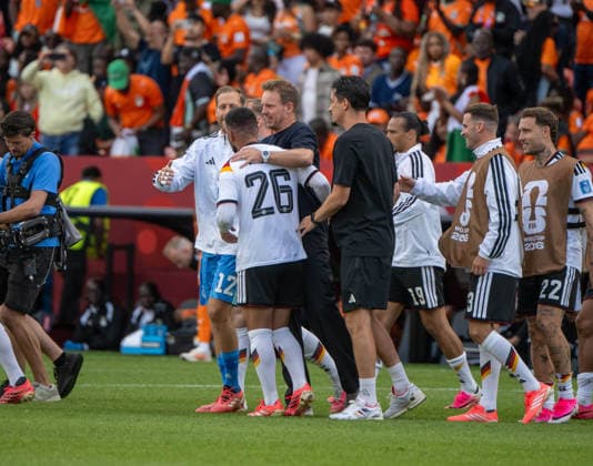 Fußball, Herren, FIFA World Cup, WM, Weltmeisterschaft, Fussball 2026, Spiel in Toronto (Gruppe E, 2. Spieltag), Deutschland - Elfenbeinküste, v. l. Torhüter Oliver Baumann (Deutschland), Deniz Undav (Deutschland), Trainer Julian Nagelsmann (Deutschland), Co-Trainer Benjamin Hübner, Leroy Sane (Deutschland), Pascal Groß (Deutschland), David Raum (Deutschland), Jubel nach Abpfiff, 20.06. 2026,
