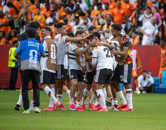 Fußball, Herren, FIFA World Cup, WM, Weltmeisterschaft, Fussball 2026, Spiel in Toronto (Gruppe E, 2. Spieltag), Deutschland - Elfenbeinküste, v. l. Co-Trainer Benjamin Hübner, Pascal Groß (Deutschland), Aleksandar Pavlovic (Deutschland), David Raum (Deutschland), Deniz Undav (Deutschland), Assan Ouedraogo (Deutschland), Jubel nach Abpfiff, 20.06. 2026,
