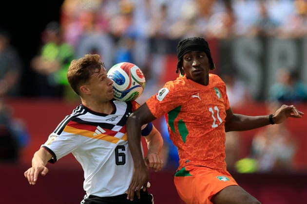 Joshua Kimmich (L) of Germany battles for the ball with Yan Diomande (R) of Ivory Coast in a Group E match of the 2026 FIFA World Cup, WM, Weltmeisterschaft, Fussball between Germany and Ivory Coast at BMO Stadium in Toronto, Canada, 20 June 2026. FIFA World Cup 2026 - Group E - Germany vs. Ivory Coast !ACHTUNG: NUR REDAKTIONELLE NUTZUNG!  Copyright: xBienvenidoxVelascox GR7002 20260620-55020660553_1