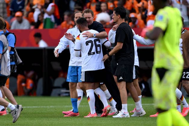 Fussball FIFA WM 2026 Vorrunde Gruppe E in Toronto Deutschland - Elfenbeinkueste 20.06.2026 Bundestrainer Julian Nagelsmann (Deutschland) umarmt den Torschuetzen zum 2 - 1 Deniz Undav (Deutschland) nach dem Spiel