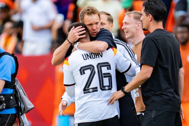 FIFA Fussball Weltmeisterschaft 2026, Gruppe E, Spiel 2, Deutschland vs Elfenbeinküste, 20.06.2026 im Toronto Stadium, Toronto Deniz Undav (Deutschland) wird gefeiert nach Abpfiff von Julian Nagelsmann (Deutschland) Oliver Baumann (Deutschland) Maximilian Beier (Deutschland) Pascal Gross (Deutschland) David Raum (Deutschland) Leon Goretzka (Deutschland) *** 2026 FIFA World Cup, Group E, Match 2, Germany vs. Ivory Coast, June 20, 2026, at Toronto Stadium, Toronto Deniz Undav (Germany) is celebrated after the final whistle by Julian Nagelsmann (Germany) Oliver Baumann (Germany) Maximilian Beier (Germany) Pascal Gross (Germany) David Raum (Germany) Leon Goretzka (Germany),detected_source_language Copyright: xBahhoxKarax
