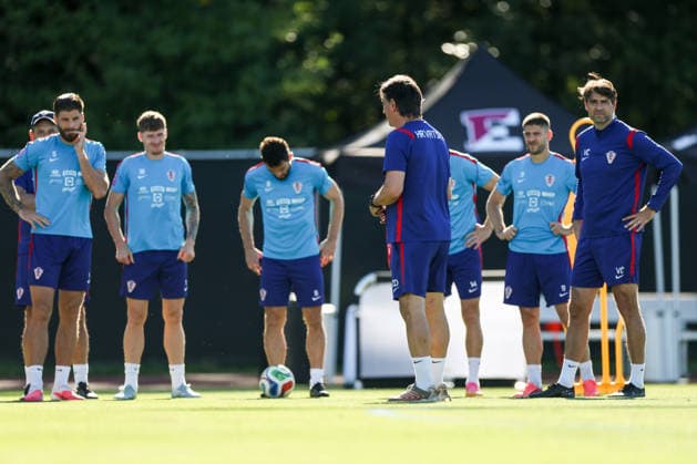 Croatia Training And press conference, PK, Pressekonferenz - FIFA World Cup, WM, Weltmeisterschaft, Fussball 2026 ALEXANDRIA, VIRGINIA - JUNE 20: Croatia Head Coach Zatko Dalic speak with players during a Team Croatia training session at training centre at Episcopal High School on June 20, 2026 in Alexandria, Virginia.  IgorxKralj PIXSELL