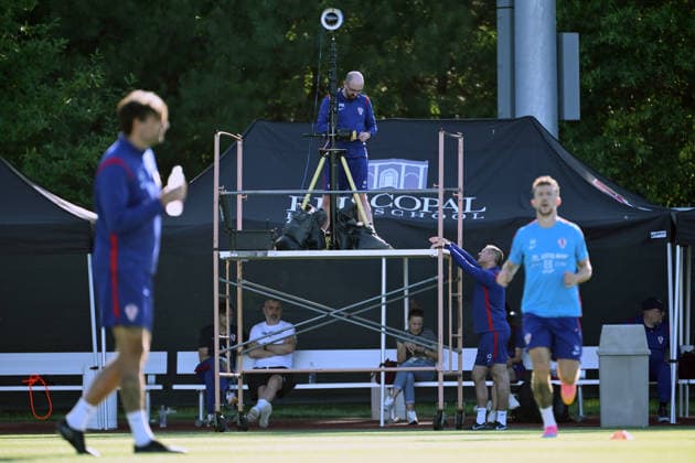 Alexandria, 200626. Croatian players of the Croatian national football team training at the World Cup base camp training center, located in the Episcopal High School. Photo: Boris Kovacev CROPIX Copyright: xxBorisxKovacevx xCROPIXx trening_hrv2-200626
