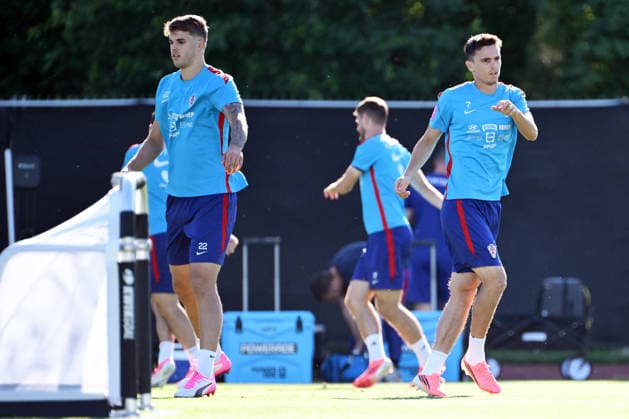 Alexandria, 200626. Croatian players of the Croatian national football team training at the World Cup base camp training center, located in the Episcopal High School. In photo: Luka Vuskovic and Nikola Moro. Photo: Boris Kovacev CROPIX Copyright: xxBorisxKovacevx xCROPIXx trening_hrv6-200626
