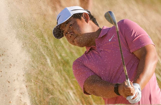 Tom Kim of South Korea chips out of a bunker to the 14th green during the third round of the 126th U.S. Open Golf Championship at Shinnecock Hills Golf Club in Southampton, NY, on Saturday, June 20, 2026.  NYC20260620815 JOHNxANGELILLO