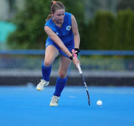Hockey Hessen - SHV Regionalliga Süd Feld Damen 2025 26 20.06.2026 Höchster THC (blau) - TSV SCHOTT Mainz (ws) v.l. Luisa Weber (Höchster THC) Höchster THC - TSV SCHOTT Mainz *** Hockey Hessen SHV Regional League South Womens Field Hockey 2025 26 20 06 2026 Höchster THC Blue TSV SCHOTT Mainz ws v l Luisa Weber Höchster THC Sport Höchster THC TSV SCHOTT Mainz,detected_source_language