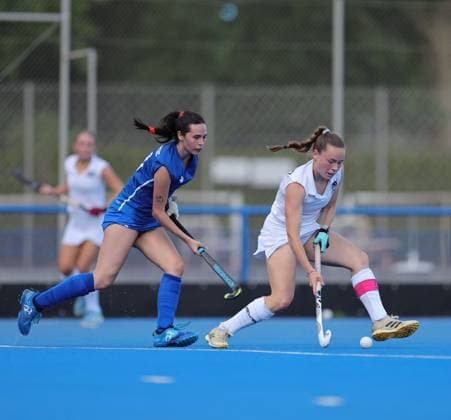 Hockey Hessen - SHV Regionalliga Süd Feld Damen 2025 26 20.06.2026 Höchster THC (blau) - TSV SCHOTT Mainz (ws) v.l. Sofia Gibney (Höchster THC), Rahel Heß (Mainz) Höchster THC - TSV SCHOTT Mainz *** Hockey Hessen SHV Regional League South Womens Field Hockey 2025 26 20 06 2026 Höchster THC Blue TSV SCHOTT Mainz (right to left) Sofia Gibney, Höchster THC; Rahel Heß, Mainz Sport; Höchster THC; TSV SCHOTT Mainz,detected_source_language