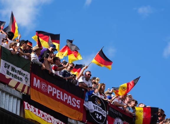 Fans der deutschen Nationalmannschaft jubeln nach dem Spiel. CAN, FIFA Weltmeisterschaft, Deutschland vs Elfenbeinkueste, Toronto, 20.06.2026 CAN, FIFA Weltmeisterschaft, Deutschland vs Elfenbeinkueste, Toronto, 20.06.2026 Toronto