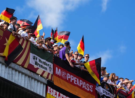 Fans der deutschen Nationalmannschaft jubeln nach dem Spiel. CAN, FIFA Weltmeisterschaft, Deutschland vs Elfenbeinkueste, Toronto, 20.06.2026 CAN, FIFA Weltmeisterschaft, Deutschland vs Elfenbeinkueste, Toronto, 20.06.2026 Toronto