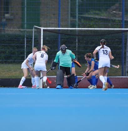Hockey Hessen - SHV Regionalliga Süd Feld Damen 2025 26 20.06.2026 Höchster THC (blau) - TSV SCHOTT Mainz (ws) v.l. Alexandra Miszczyk (Höchster THC) Höchster THC - TSV SCHOTT Mainz *** Hockey Hessen SHV Regional League South Womens Field Hockey 2025 26 20 06 2026 Höchster THC Blue TSV SCHOTT Mainz ws v l Alexandra Miszczyk Höchster THC Sport Höchster THC TSV SCHOTT Mainz,detected_source_language