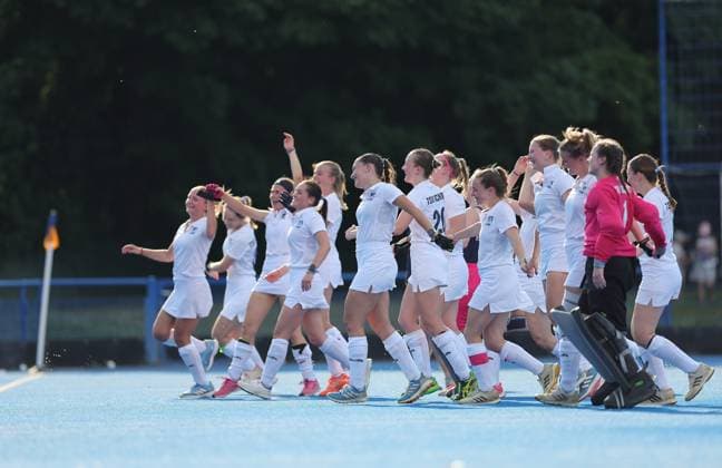 Hockey Hessen - SHV Regionalliga Süd Feld Damen 2025 26 20.06.2026 Höchster THC (blau) - TSV SCHOTT Mainz (ws) v.l. Aufsteiger TSV SCHOTT Mainz in die Regionalliga Süd Höchster THC - TSV SCHOTT Mainz *** Hockey Hessen SHV Regional League South Womens Field Hockey 2025 26 20 06 2026 Höchster THC Blue TSV SCHOTT Mainz ws v l TSV SCHOTT Mainz Promoted to the Regional League South Sports Höchster THC TSV SCHOTT Mainz,detected_source_language