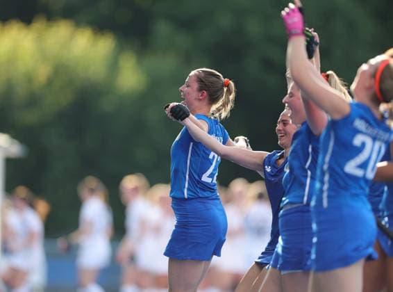 Hockey Hessen - SHV Regionalliga Süd Feld Damen 2025 26 20.06.2026 Höchster THC (blau) - TSV SCHOTT Mainz (ws) v.l. Luisa Weber (Höchster THC) Höchster THC - TSV SCHOTT Mainz *** Hockey Hessen SHV Regional League South Womens Field Hockey 2025 26 20 06 2026 Höchster THC Blue TSV SCHOTT Mainz ws v l Luisa Weber Höchster THC Sport Höchster THC TSV SCHOTT Mainz,detected_source_language