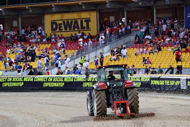 20.06.2026 WROCLAW (POLAND) - STADION OLIMPIJSKI, ZUZEL (SPEEDWAY), INDYWIDUALNE MISTRZOSTWA SWIATA (FIM SPEEDWAY World Championship, WM, Weltmeisterschaft GRAND PRIX 2026) - DEWALT FIM SPEEDWAY GRAND PRIX OF POLAND - WROCLAW NZ PRZYGOTOWANIE TORU PO OPADACH FOTO PAWEL WILCZYNSKI CYFRASPORT NEWSPIX.PL --- newspix.pl POLAND OUT! 