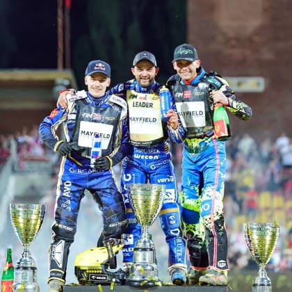 20.06.2026 WROCLAW (POLAND) - STADION OLIMPIJSKI, ZUZEL (SPEEDWAY), INDYWIDUALNE MISTRZOSTWA SWIATA (FIM SPEEDWAY World Championship, WM, Weltmeisterschaft GRAND PRIX 2026) - DEWALT FIM SPEEDWAY GRAND PRIX OF POLAND - WROCLAW NZ ROBERT LAMBERT (L), BARTOSZ ZMARZLIK (C), MICHAEL JEPSEN JENSEN (P) - PODIUM FOTO PAWEL WILCZYNSKI CYFRASPORT NEWSPIX.PL --- newspix.pl POLAND OUT! 