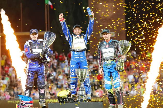20.06.2026 WROCLAW (POLAND) - STADION OLIMPIJSKI, ZUZEL (SPEEDWAY), INDYWIDUALNE MISTRZOSTWA SWIATA (FIM SPEEDWAY World Championship, WM, Weltmeisterschaft GRAND PRIX 2026) - DEWALT FIM SPEEDWAY GRAND PRIX OF POLAND - WROCLAW NZ ROBERT LAMBERT (L), BARTOSZ ZMARZLIK (C), MICHAEL JEPSEN JENSEN (P) - PODIUM FOTO PAWEL WILCZYNSKI CYFRASPORT NEWSPIX.PL --- newspix.pl POLAND OUT! 