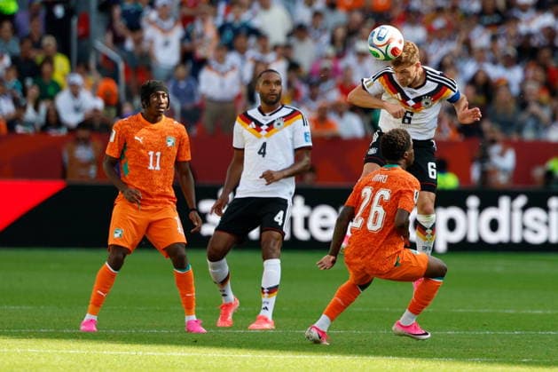 TORONTO STADIUM TORONTO ONTARIO KANADA 20.06.2026 FIFA MISTRZOSTWA SWIATA 2026 W PILKA NOZNA W KANADA MECZ GRUPA E GERMANY I COTE DIVOIRE FIFA World Cup, WM, Weltmeisterschaft, Fussball 2026 Group E match between Germany and CÃ te d Ivoire at Toronto Stadium in Toronto Canada on June 20, 2026 in Toronto, Ontario, Canada. N Z Germany midfielder Joshua Kimmich (6) CÃ te d Ivoire midfielder Christ Inao OulaÃ¯ (26) FOT. KAMIL KRZACZYNSKI NEWSPIX.PL --- newspix.pl Austria, Germany, France, Japan and Poland Rights OUT! POLAND OUT!  KSK