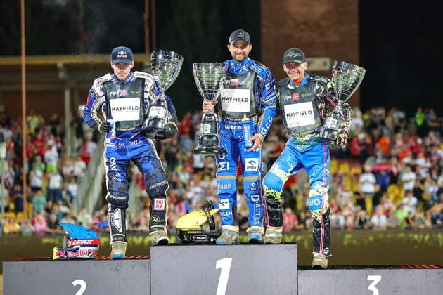 20.06.2026 WROCLAW (POLAND) - STADION OLIMPIJSKI, ZUZEL (SPEEDWAY), INDYWIDUALNE MISTRZOSTWA SWIATA (FIM SPEEDWAY World Championship, WM, Weltmeisterschaft GRAND PRIX 2026) - DEWALT FIM SPEEDWAY GRAND PRIX OF POLAND - WROCLAW NZ ROBERT LAMBERT (L), BARTOSZ ZMARZLIK (C), MICHAEL JEPSEN JENSEN (P) - PODIUM FOTO PAWEL WILCZYNSKI CYFRASPORT NEWSPIX.PL --- newspix.pl POLAND OUT! 
