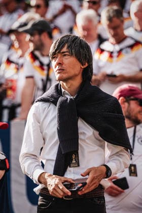 Fußball Herren FIFA Fußball-Weltmeisterschaft 2026 Gruppe E Deutschland vs. Elfenbeinküste 20.06.2026 Fan gekleidet als ehemaliger Nationaltrainer Joachim Jogi Löw Toronto Toronto Stadium Ontario Kanada