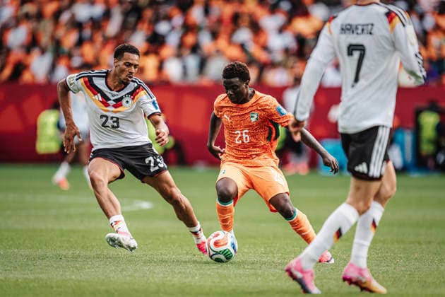 Fußball Herren FIFA Fußball-Weltmeisterschaft 2026 Gruppe E Deutschland vs. Elfenbeinküste 20.06.2026 v.l. Felix Nmecha ( 23, Deutschland) gegen Christ Inao Oulai ( 26, Elfenbeinkueste) Toronto Toronto Stadium Ontario Kanada