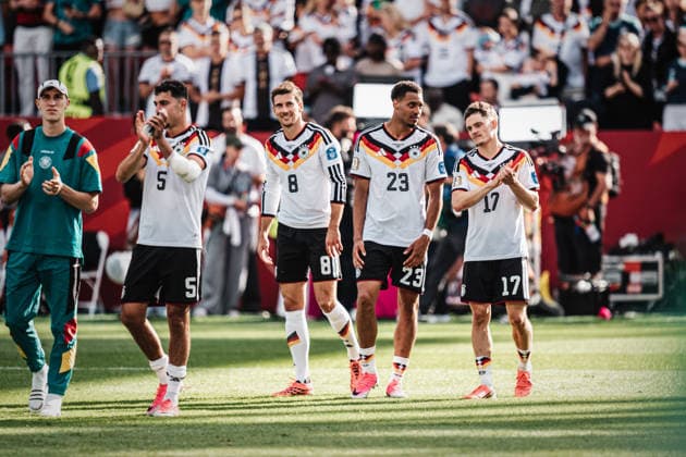 Fußball Herren FIFA Fußball-Weltmeisterschaft 2026 Gruppe E Deutschland vs. Elfenbeinküste 20.06.2026 Freuen sich nach dem Sieg, v.l. Nico Schlotterbeck ( 15, Deutschland), Aleksandar Pavlovic ( 5, Deutschland), Leon Goretzka ( 8, Deutschland), Felix Nmecha ( 23, Deutschland) und Florian Wirtz ( 17, Deutschland) Toronto Toronto Stadium Ontario Kanada