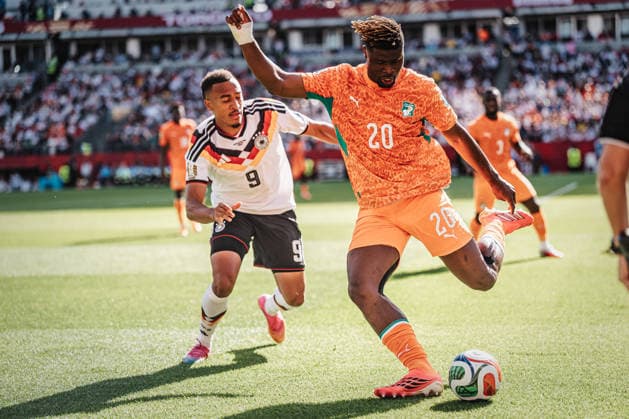 Fußball Herren FIFA Fußball-Weltmeisterschaft 2026 Gruppe E Deutschland vs. Elfenbeinküste 20.06.2026 v.l. Jamie Leweling ( 9, Deutschland) gegen Emmanuel Agbadou ( 20, Elfenbeinkueste) Toronto Toronto Stadium Ontario Kanada
