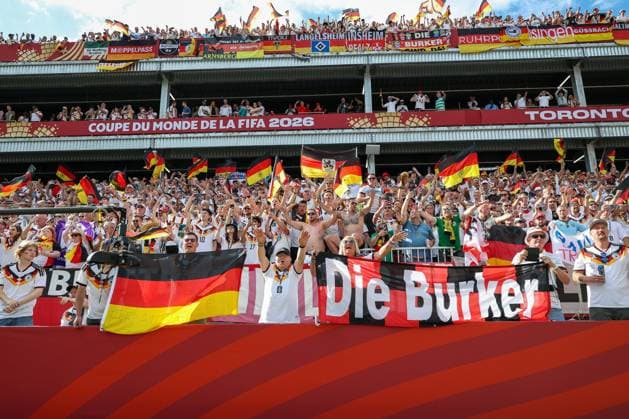 Die Deutschen Fans feiern den 2:1 Sieg der Mannschaft, Deutschland vs. Elfenbeinkueste, Fussball, FIFA, Weltmeisterschaft 2026, Gruppenphase, 20.06.2026 Toronto Ontario Kanada