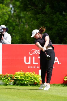 BELMONT, MI - JUNE 20: LPGA, Golf Damen player Lottie Woad plays her tee shot on the 10th hole on June 20, 2026, during the third round of the LPGA Meijer LPGA Classic for Simply Give at Blythefield Country Club in Belmont, Michigan. (Photo by Brian Spurlock Icon Sportswire) GOLF: JUN 20 LPGA Meijer LPGA Classic for Simply Give EDITORIAL USE ONLY Icon26062031