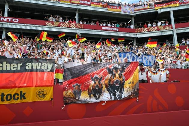 Die Deutschen Fans feiern den 2:1 Sieg der Mannschaft, Deutschland vs. Elfenbeinkueste, Fussball, FIFA, Weltmeisterschaft 2026, Gruppenphase, 20.06.2026 Toronto Ontario Kanada