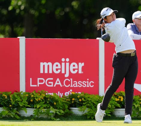 BELMONT, MI - JUNE 20: LPGA, Golf Damen player Jing Yan plays her tee shot on the 17th hole on June 20, 2026, during the third round of the LPGA Meijer LPGA Classic for Simply Give at Blythefield Country Club in Belmont, Michigan. (Photo by Brian Spurlock Icon Sportswire) GOLF: JUN 20 LPGA Meijer LPGA Classic for Simply Give EDITORIAL USE ONLY Icon26062040