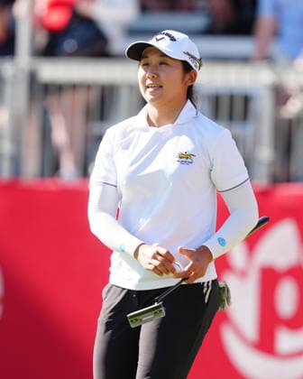 BELMONT, MI - JUNE 20: LPGA, Golf Damen player Jing Yan makes a birdie putt on the 18th hole on June 20, 2026, during the third round of the LPGA Meijer LPGA Classic for Simply Give at Blythefield Country Club in Belmont, Michigan. (Photo by Brian Spurlock Icon Sportswire) GOLF: JUN 20 LPGA Meijer LPGA Classic for Simply Give EDITORIAL USE ONLY Icon26062043