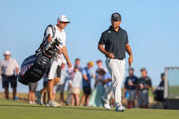 US Open Golf Championship - Round 3 Xander Schauffele of the U.S. (R) plays a shot during the third round of the 2026 U.S. Open golf tournament at Shinnecock Hills Golf Club in Southampton, New York, Saturday, 20 June 2026. SOUTHAMPTON NEW YORK UNITED STATES  Copyright: xSARAHxYENESELx