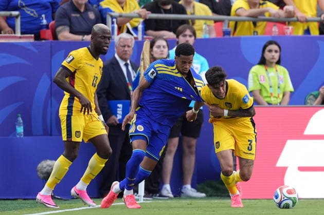 Ecuador v Curacao - FIFA World Cup, WM, Weltmeisterschaft, Fussball 2026 - Group E KANSAS CITY, UNITED STATES - JUNE 20: Piero Hincapie (3) of Ecuador in action against Livano Comenencia of Curacao during the 2026 FIFA World Cup First Stage Group E match between Ecuador and Curacao at Arrowhead Stadium (Kansas City Stadium) in Kansas City, Missouri, United States on June 20, 2026. Hakan Akgun Anadolu Missouri United States. Editorial use only. Please get in touch for any other usage.  Copyright: x2026xAnadoluxHakanxAkgunx