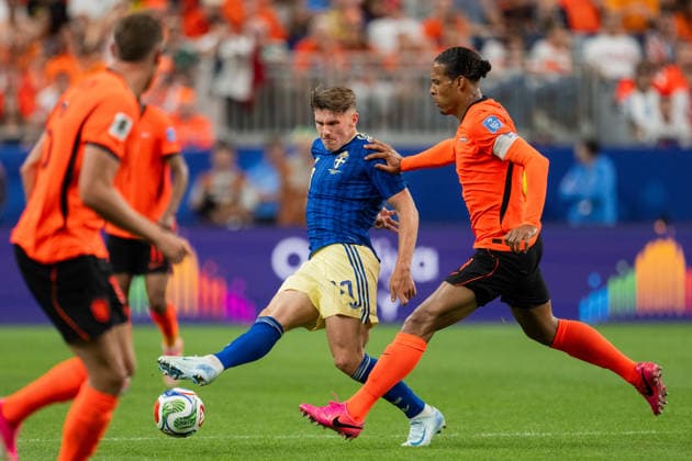 260620 Viktor Gyökeres of Sweden and Virgil Van Dijk of Netherlands during the FIFA World Cup, WM, Weltmeisterschaft, Fussball 2026 football match between Netherlands and Sweden on June 20, 2026 in Houston. Photo: Petter Arvidson BILDBYRAN kod PA PA1246 bbeng fotboll football soccer fotball vm fotbolls-vm fotball-vm fotbolls-vm 2026 fifa world cup 2026 sverige sweden sverige a Netherlands nederländerna *** June 20, 2026  Copyright: PETTERxARVIDSON BB260620PA301