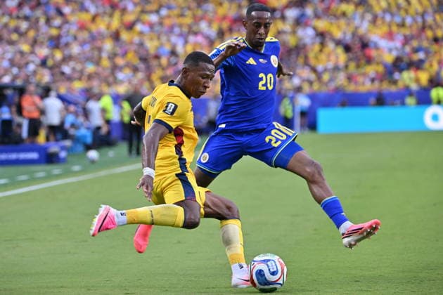 FIFA World Cup, WM, Weltmeisterschaft, Fussball 2026 - Group E - Ecuador vs Curacao Pervis Estupinan of Ecuador (L) in action against Joshua Brenet of Curacao (R) during the FIFA World Cup 2026 group stage match Ecuador against Curacao, in Kansas City, USA, 20 June 2026. KANSAS CITY United States  Copyright: xAMYxKONTRASx