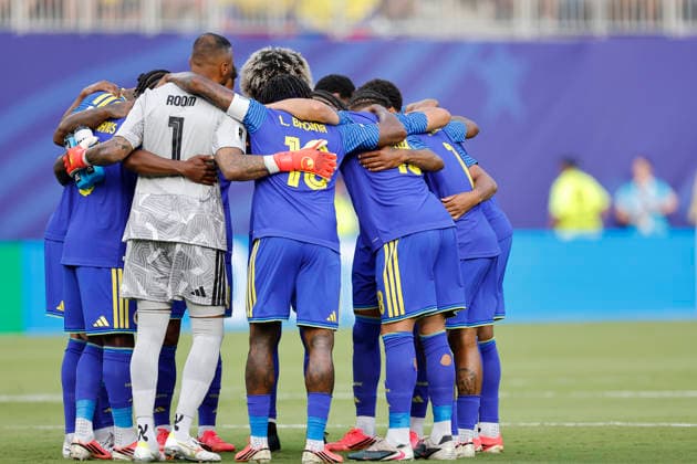 Curacao players embrace each other during a Group E match at the 2026 FIFA World Cup, WM, Weltmeisterschaft, Fussball between Ecuador and Curacao at Arrowhead Stadium in Kansas City, USA, 20 June 2026. FIFA World Cup 2026: Gropu E -Ecuador vs. Curacao !ACHTUNG: NUR REDAKTIONELLE NUTZUNG!  Copyright: xJuanxIgnacioxRoncoronix GR7034 20260621-55020661155_1