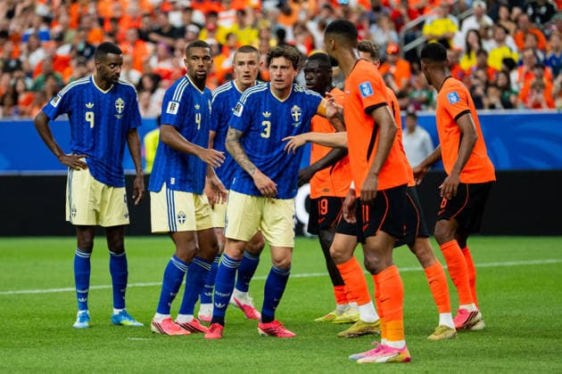 260620 Alexander Isak, Isak Hien, Gustaf Lagerbielke and Victor Nilsson Lindelöf of Sweden during the FIFA World Cup, WM, Weltmeisterschaft, Fussball 2026 football match between Netherlands and Sweden on June 20, 2026 in Houston. Photo: Petter Arvidson BILDBYRAN kod PA PA1246 bbeng fotboll football soccer fotball vm fotbolls-vm fotball-vm fotbolls-vm 2026 fifa world cup 2026 sverige sweden sverige a Netherlands nederländerna *** June 20, 2026  Copyright: PETTERxARVIDSON BB260620PA307