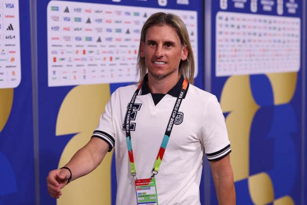 KANSAS CITY, MO - JUNE 20: Sebastian Beccacece of Ecuador enters the stadium1 before the FIFA World Cup, WM, Weltmeisterschaft, Fussball 2026 Group E match between Ecuador and Curacao on June 20, 2026 at Kansas City Stadium in Kansas City, MO. (Photo by Scott Winters Icon Sportswire) SOCCER: JUN 20 FIFA World Cup 26 Group E - Ecuador vs Curacao EDITORIAL USE ONLY Icon2606200031