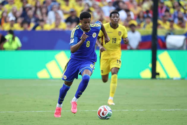 KANSAS CITY, MO - JUNE 20: Livano Comenencia 8 of Curacao makes a run with the ball in the first half of the FIFA World Cup, WM, Weltmeisterschaft, Fussball 2026 Group E match between Ecuador and Curacao on June 20, 2026 at Kansas City Stadium in Kansas City, MO. (Photo by Scott Winters Icon Sportswire) SOCCER: JUN 20 FIFA World Cup 26 Group E - Ecuador vs Curacao EDITORIAL USE ONLY Icon2606200320