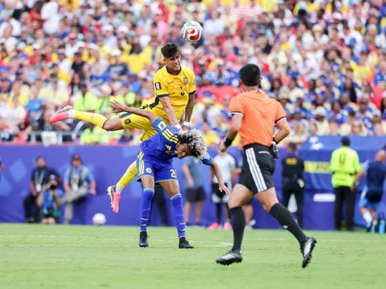 June 20, 2026: Ecuador defender Piero Hincapie (3) heads the ball over CuraoÂßao midfielder Tahith Chong (21) during the first half of the World Cup match between Ecuador and Curacao at Kansas City Stadium in Kansas City, MO. CSM Kansas City United States of America - ZUMAc04_ 20260620_zma_c04_034 Copyright: xStephenxFurstx