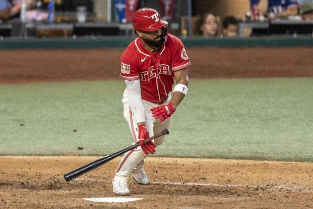 June 20, 2026, Arlington, Texas, USA: Texas Rangers shortstop EZEQUIEL DURAN (20) runs towards first base after hitting the ball during a MLB, Baseball Herren, USA game between the San Diego Padres and Texas Rangers at Globe Life Field. San Diego wins in extra innings 6-4. Arlington USA - ZUMAf180 20260620_zsp_f180_002 Copyright: xMarkxFannx