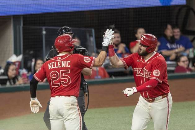 June 20, 2026, Arlington, Texas, USA: Texas Rangers left fielder JARRED KELENIC (25) congratulates Texas Rangers first baseman JAKE BURGER (21) on a homerun during a MLB, Baseball Herren, USA game between the San Diego Padres and Texas Rangers at Globe Life Field. San Diego wins in extra innings 6-4. Arlington USA - ZUMAf180 20260620_zsp_f180_005 Copyright: xMarkxFannx