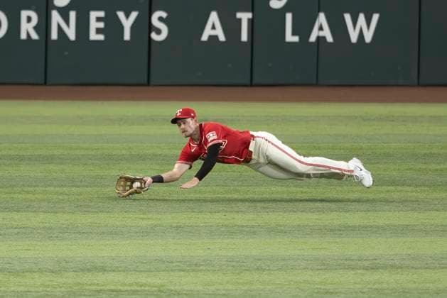 June 20, 2026, Arlington, Texas, USA: Texas Rangers left fielder JARRED KELENIC (25) makes a diving catch for an out during a MLB, Baseball Herren, USA game between the San Diego Padres and Texas Rangers at Globe Life Field. San Diego wins in extra innings 6-4. Arlington USA - ZUMAf180 20260620_zsp_f180_018 Copyright: xMarkxFannx
